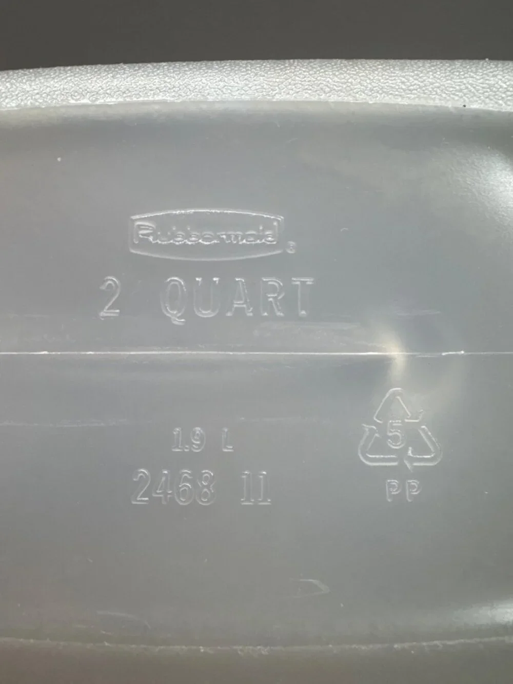 Rubbermaid Vintage Servin Saver 2-Quart Beverage Container Almond Flip-Top Lid D